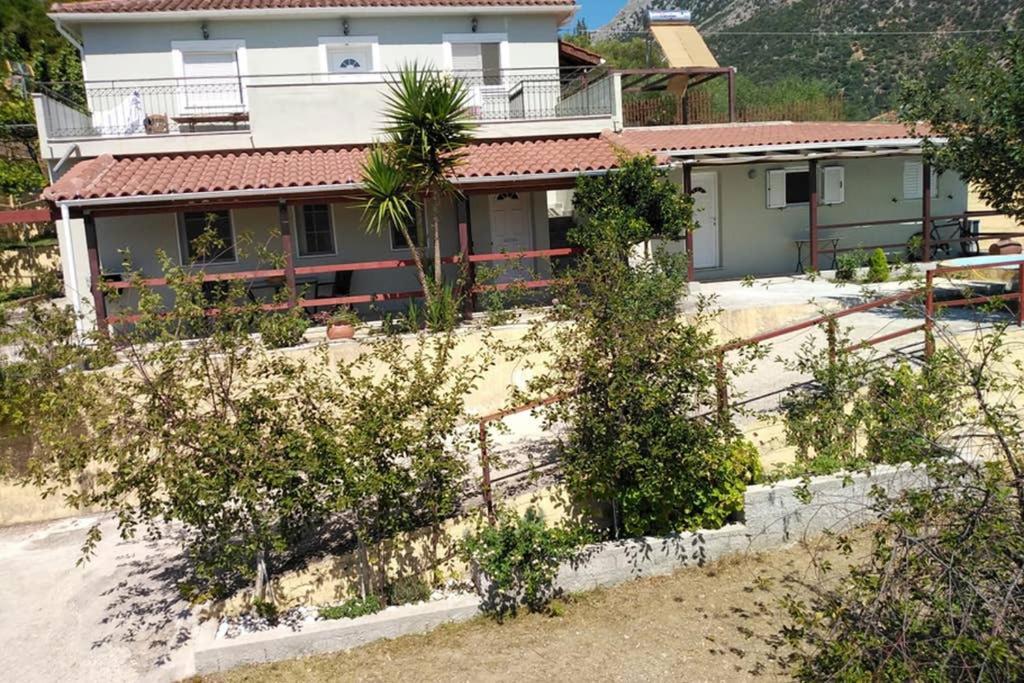 Apartment With Private Pool For Rent In Tzanata Kefalonia Dhimisianáta Exterior foto
